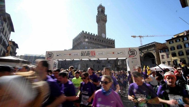 Torna la Deejay Ten, una città di corsa  attraversa il centro