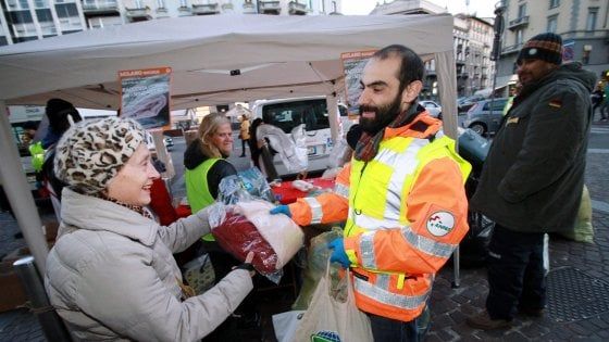 Emergenza freddo, a Milano gara di solidarietà: raccolti 38mila cappotti e coperte per i senzatetto