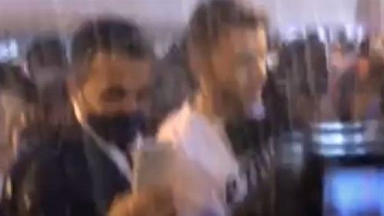 Campania, San Giorgio a Cremano: gavettone colpisce Di Maio durante un comizio 