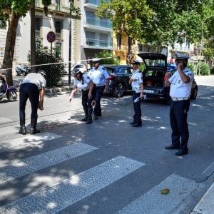 Bari, donna di 85 anni investita da un'auto mentre attraversa la strada: è grave in ospedale