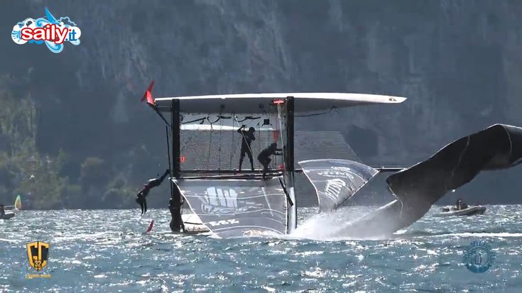 C'è l'Ora a 20 nodi, Cammas resta primo