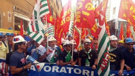 Da Belluno a Termini Imerese: storie di fabbriche salvate dalla lotta degli operai