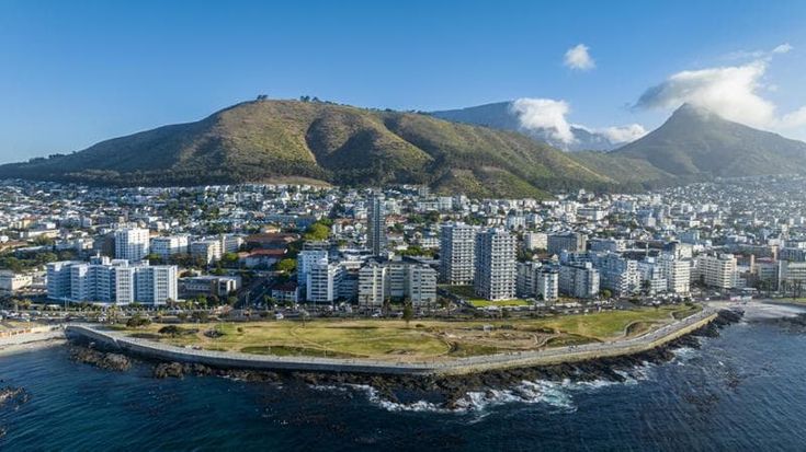 Cape Town, troppa criminalità. Un muro sulla via per l’aeroporto per difendere turisti e businessmen