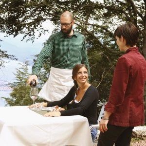Una grande cucina nell'elegante villino in cima al Mottarone