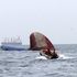 Singapore, collisione tra petroliera e nave da carico: 6 dispersi