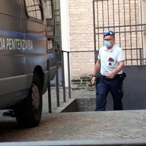 Non ha impedito abusi sulla figlia di 6 anni, mamma va in carcere 	
