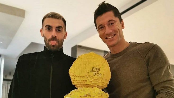 Lewandowski, arriva la consolazione: il Pallone d'Oro fatto di Lego