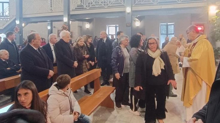 Mattarella a Caivano alla messa di don Patriciello: “Garantire futuro e lavoro a ragazzi e bambini”
