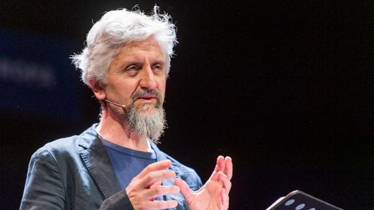 Ascanio Celestini: “Ci si può ritrovare senza un tetto più facilmente di quanto crediamo”