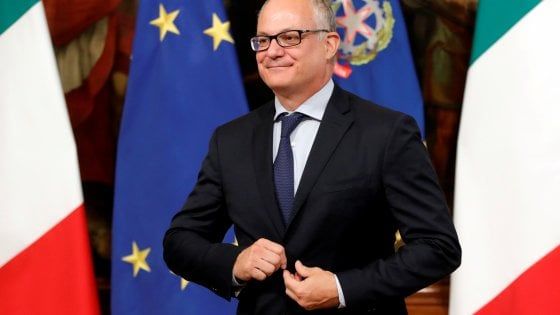 Decreto agosto, Gualtieri: "Nodo licenziamenti sciolto. Domani il testo in cdm". In bilico bonus ristoranti