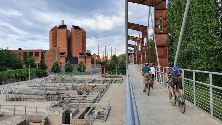 Transessuale aggredita al Parco Dora: riesce a fuggire e una barista chiama la polizia