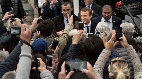 L'euro si rafforza dopo il voto in Francia. Borse in netto rialzo, crollano gli spread