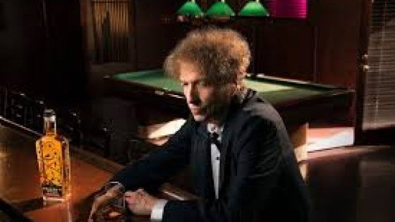 Leggenda della musica e premio Nobel, Bob Dylan lancia una linea di whiskey 