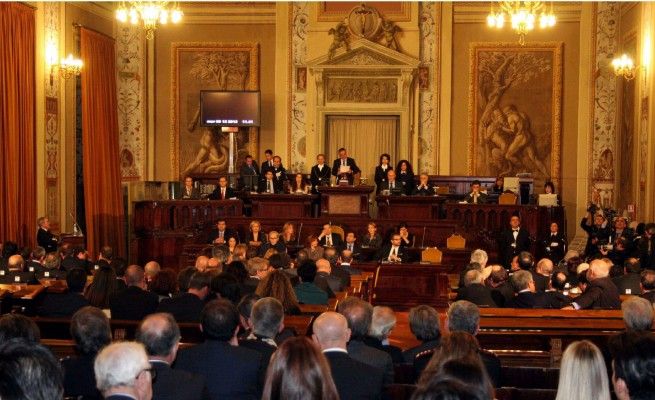 Gettoni, auto blu, parlamentini <br />cos&igrave; la Sicilia spreca cento milioni