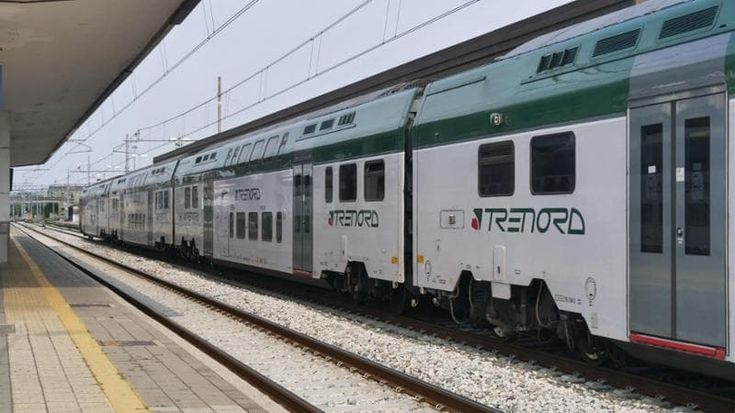 Trenord, bonus ritardi e cancellazioni per 25 linee su 42. Per i pendolari sconto del 30% sugli abbonamenti di ottobre. Ecco le tratte peggiori