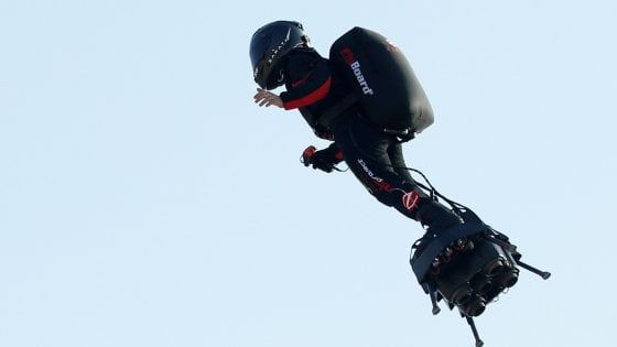 Fallita la traversata della Manica dell'"uomo volante": "Ci riproverò"