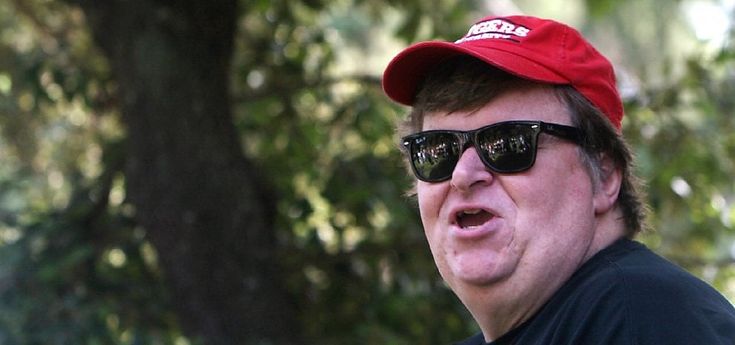 Moore lancia la sua offensiva a Trump: l'instant movie 'Trumpland'