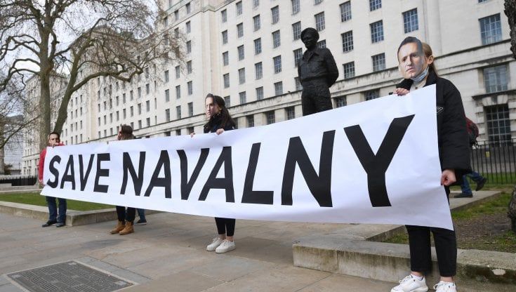 Navalnyj, la moglie lo visita in carcere e lancia l'allarme: "E' molto dimagrito e fatica a parlare"