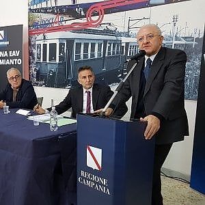 Ponticelli, al via la bonifica del deposito Circum. I lavoratori a De Luca: "Qui mangiamo amianto"