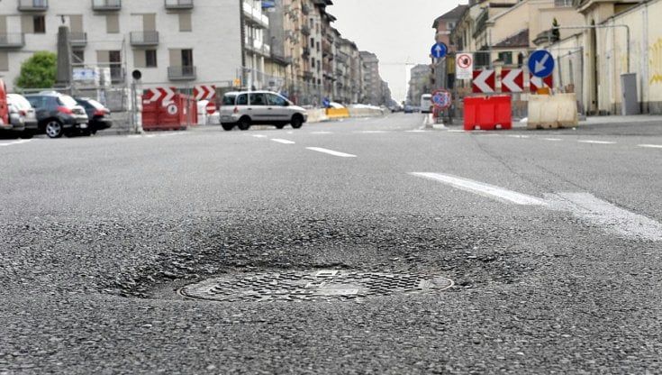 Il dilemma delle buche: Torino non può fare debito per sistemare le strade