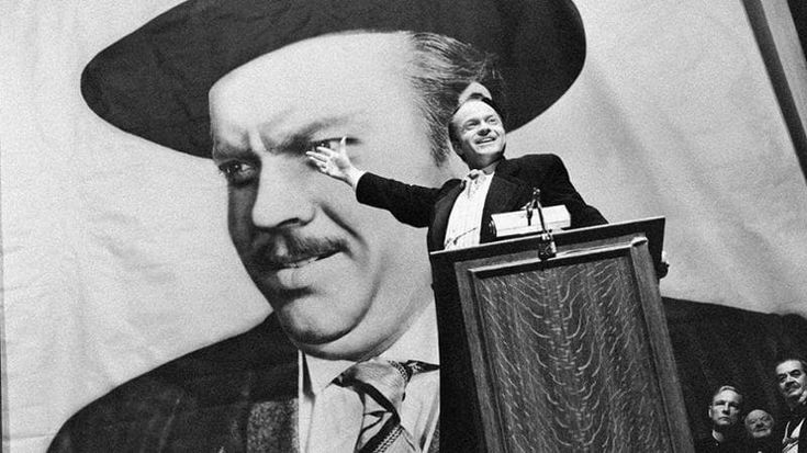 Orson Welles e Yul Brynner, le vite parallele: così lontani e diversi, morti lo stesso giorno
