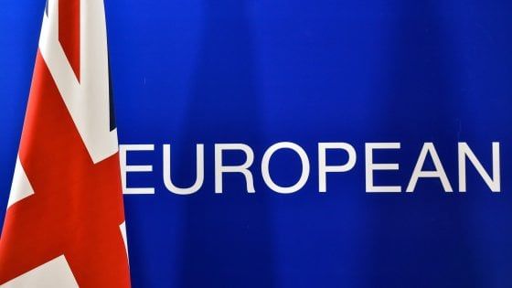La Ue dei 27 al Regno Unito: no a negoziati prima di Brexit. Juncker: non esiste accesso su misura a mercato unico