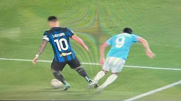 Rigore per l’Inter contro la Lazio: fallo di Pedro su Lautaro, cosa è successo