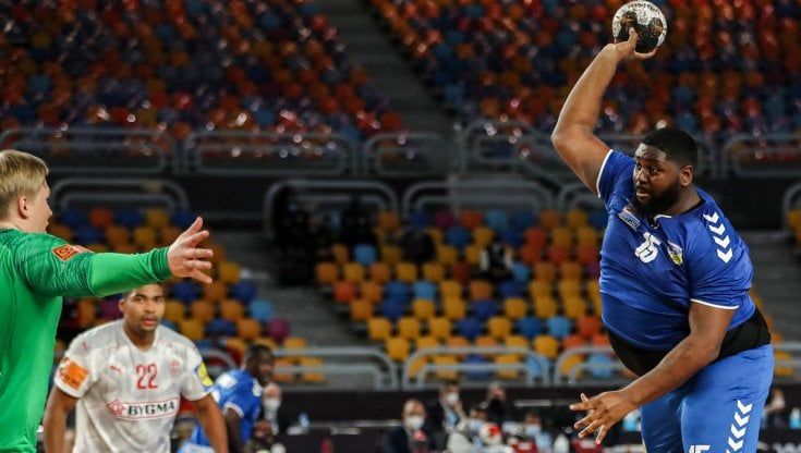 Mvumbi, il gigante della pallamano che ha conquistato Shaquille O'Neal
