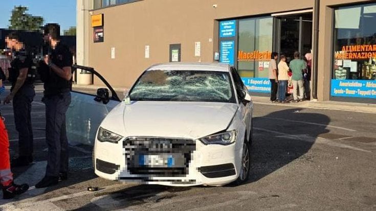Raid di venti facchini contro due ex colleghi: botte e un’auto distrutta