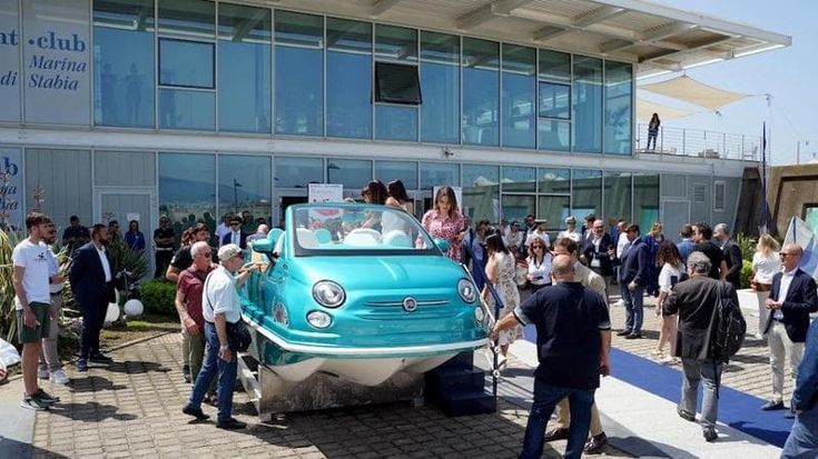 La Cinquecento del mare: svelato a Marina di Stabia il Cinquino Fiat motoscafo