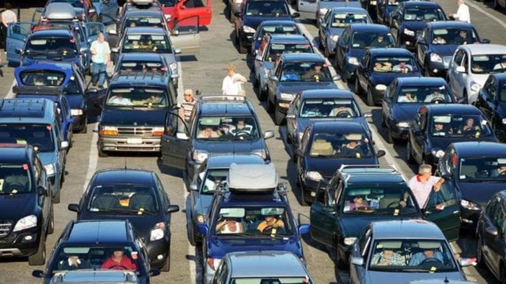 Auto, i motori a scoppio sopravviveranno dopo il 2035. Il nuovo pacchetto Ue