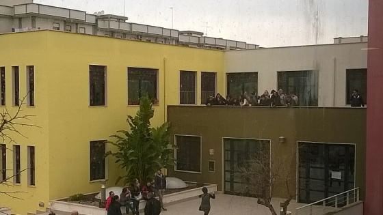 Molfetta, assalto agli uffici del Comune. Sindaco barricato, urla e insulti