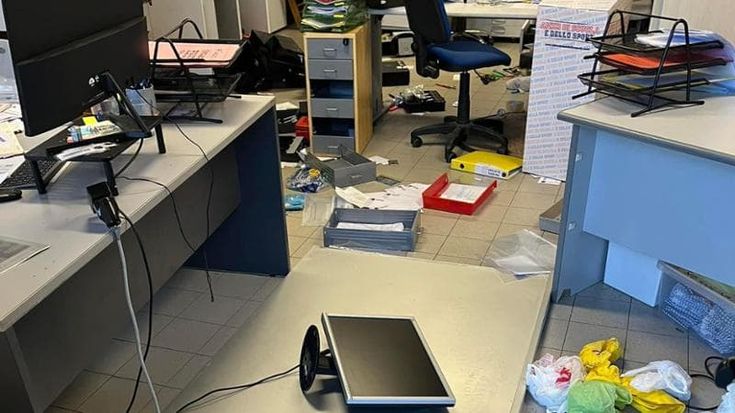 Ladri nella sede del Centro Storico Lebowski, uffici devastati “e danni rilevanti. Aiutateci partecipando alla raccolta fondi online”