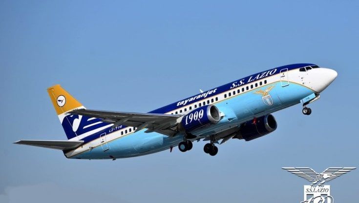 La Lazio ha il suo aereo, un Boeing 737: a Crotone il primo volo. Luis Alberto polemico