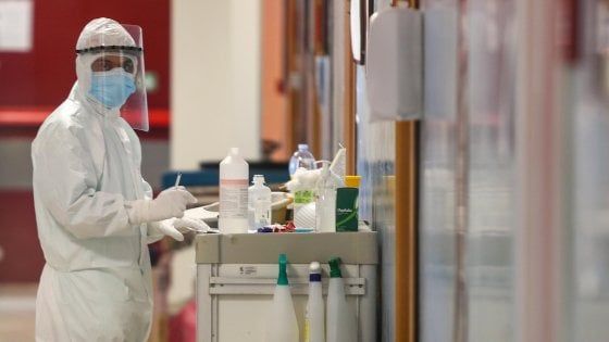 Coronavirus in Lombardia, calano i ricoveri anche in terapia intensiva: "Ma dato decessi vuol dire che siamo ancora in emergenza"