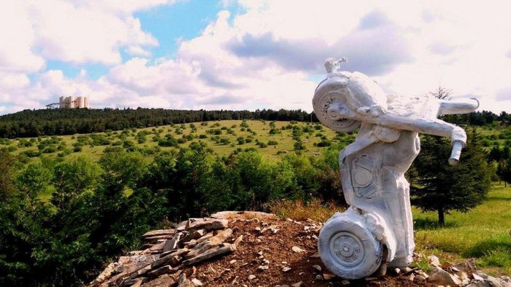 'Sculpture', i giocattoli si trasformano in opere d'arte