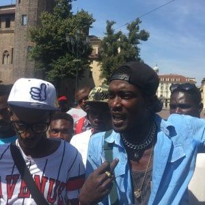 La protesta dei profughi di Alpignano sbarca a Torino: "Trattati malissimo"