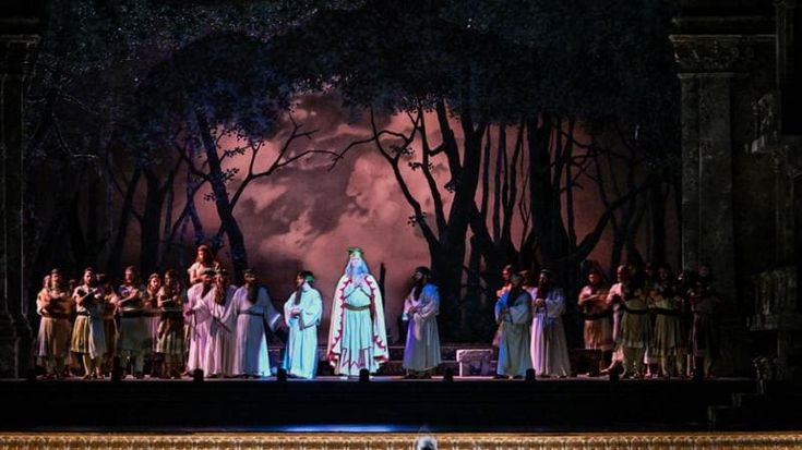 San Carlo, “Norma” conquista i giovani “Ci piace l’opera, che grande musica...”
