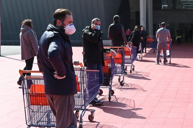 Mercati e supermercati, un sabato di code infinite a Torino