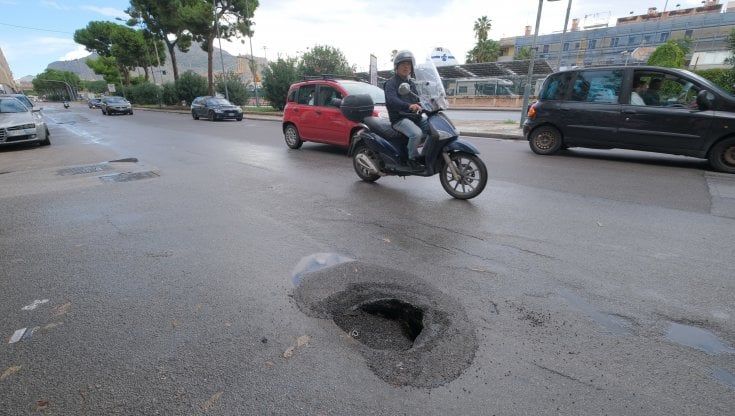 Strade colabrodo, Comune bloccato: "Non abbiamo soldi per ripararle"