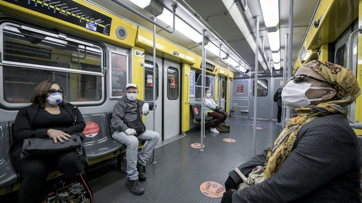 Covid 19, il progetto CovX: la app che non traccia ma avverte dei rischi di contagio 