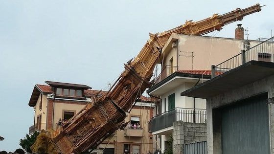 Il dramma di Fontanarosa per il carro spezzato: “Ma sapremo reagire” 