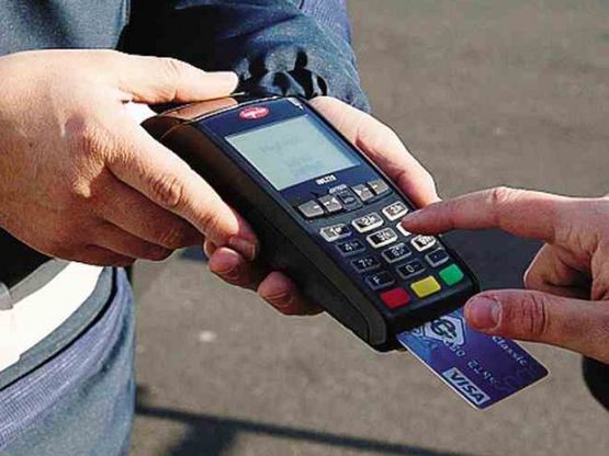 Pagamenti, avanti Pos<br />il lento declino della banconota