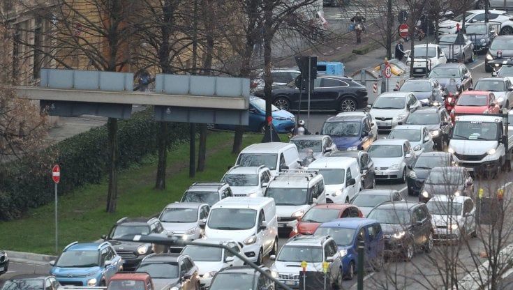 Firenze, traffico e code per i cantieri in zona piazza Libertà: proteste sui social