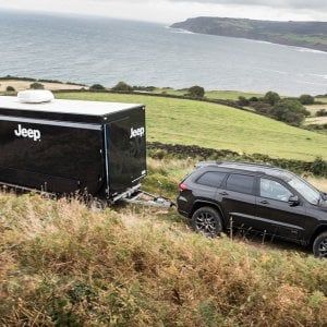 Jeep, la concessionaria con le ruote