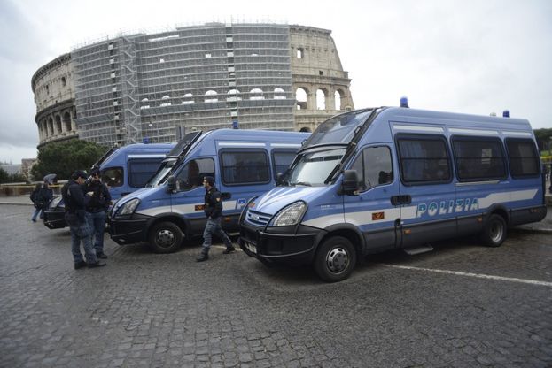 Obama a Roma, il Colosseo blindato. Allontanati i turisti, sopralluogo degli artificieri