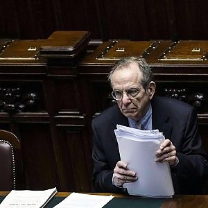 I tecnici del Parlamento promuovono la Manovra. Allarme Province: "Cos&igrave; taglieremo i servizi"