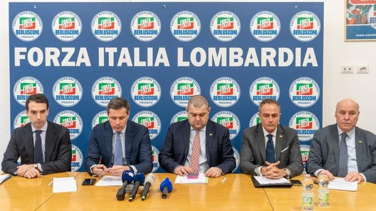 “Qui il partito è dilaniato”. Alta tensione in Forza Italia per la guida lombarda