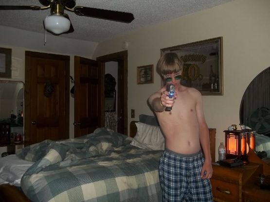 Charleston, le foto dei deliri di Dylann Roof sul web