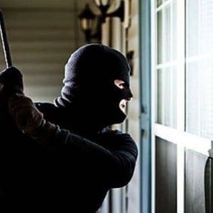Benevento, furto nella notte in un bar: ladri portano via l'incasso